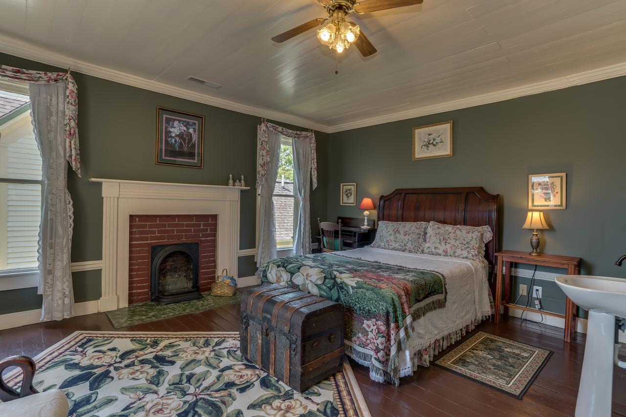 Carrier Houses Bed & Breakfast Rutherfordton Exterior foto